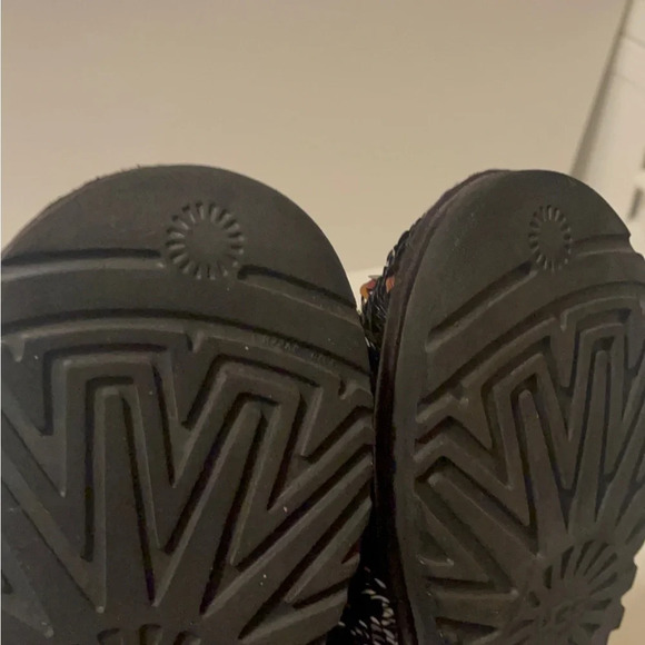 Uggs beautiful rose gold and black color sequin boots - Picture 14 of 16